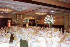 Flower arrangements - Click to enlarge - Say it with beautiful flowers or balloons from Magic Flowers, Inc., with hundreds of fresh cut flowers for any special occasion. Located in Harwood Heights, Illinois.