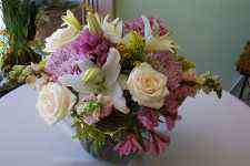 Flower arrangements - Click to enlarge - Say it with beautiful flowers or balloons from Magic Flowers, Inc., with hundreds of fresh cut flowers for any special occasion. Located in Harwood Heights, Illinois.