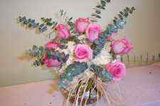 Flower arrangements - Click to enlarge - Say it with beautiful flowers or balloons from Magic Flowers, Inc., with hundreds of fresh cut flowers for any special occasion. Located in Harwood Heights, Illinois.