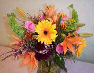 Flower arrangements - Click to enlarge - Say it with beautiful flowers or balloons from Magic Flowers, Inc., with hundreds of fresh cut flowers for any special occasion. Located in Harwood Heights, Illinois.