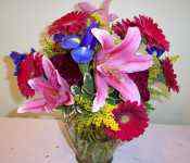 Flower arrangements - Click to enlarge - Say it with beautiful flowers or balloons from Magic Flowers, Inc., with hundreds of fresh cut flowers for any special occasion. Located in Harwood Heights, Illinois.