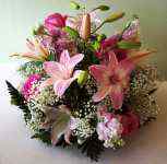 Flower arrangements - Click to enlarge - Say it with beautiful flowers or balloons from Magic Flowers, Inc., with hundreds of fresh cut flowers for any special occasion. Located in Harwood Heights, Illinois.